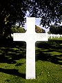 La tombe du parachutiste américain Georges Hendrickson au cimetière de Saint-James.