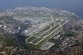 Vue aérienne de l'aéroport d'Istanbul-Atatürken 2008.