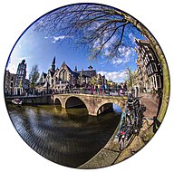 Vista circular de ojo de pez de Oude Kerk Amsterdam