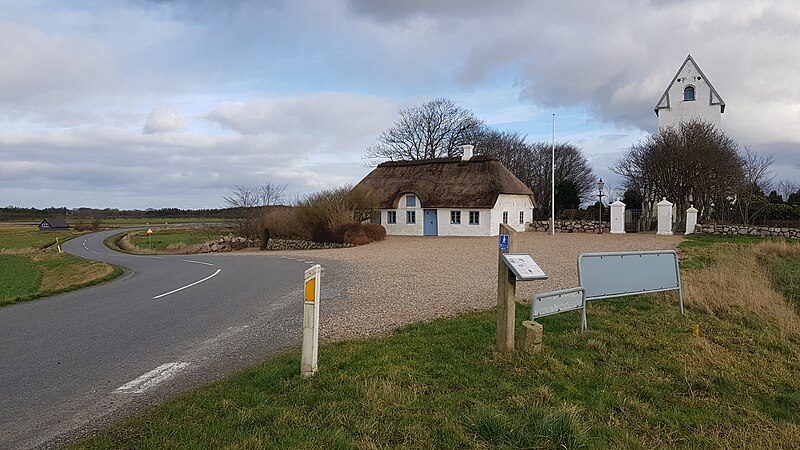 File:Drivvejen ved Sneum Kirke.jpg