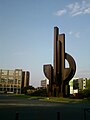 La Liberté, 1990, sculpture monumentale en acier Corten à Fontenay-sous-Bois, une des plus grandes sculptures en acier d'Europe, réalisée par Marino di Teana.