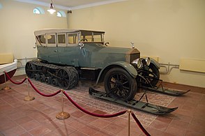 Carský Rolls-Royce, přestavěný na polopásový, užíval také Lenin