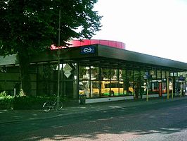 Het oude stationsgebouw van Harderwijk in 2004.