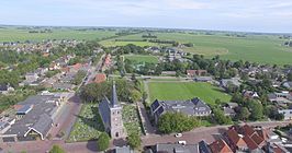 Wommels met naast de kerk het Kaatsveld