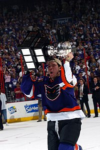 Gratton juhlimassa Calder Cupin voittoa vuonna 2005.