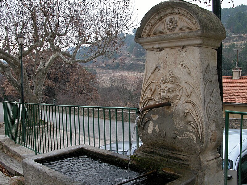 File:Lafare la fontaine.jpg