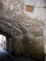 Une des arches abandonnées, située sous les bâtiments de la ville.