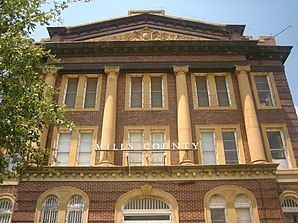 Das Mills County Courthouse in Goldthwaite, gelistet im NRHP unter der Nr. 00001359[1]