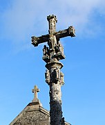 Croix du cimetière: détail du Christ en croix.