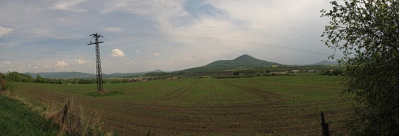 File:Panorama of the fields - panoramio.jpg