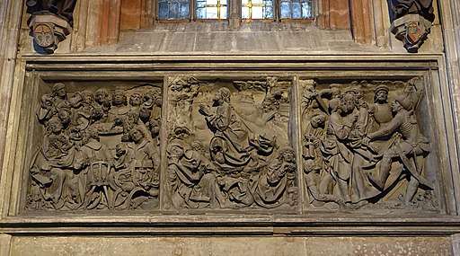 Paulus-Volckamer-Epitaph von Veit Stoß in der Sebaldskirche, 1499 (darüber Stifterwappen Volckamer/Mendel)