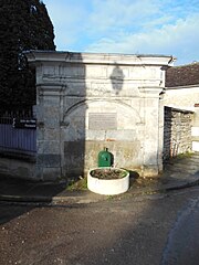 Fontaine du Bellay.