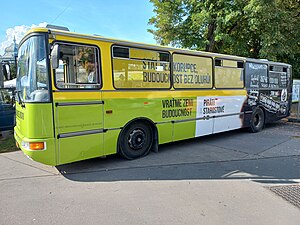 Předvolební autobus Pirátů a Starostů s Muzeem korupce