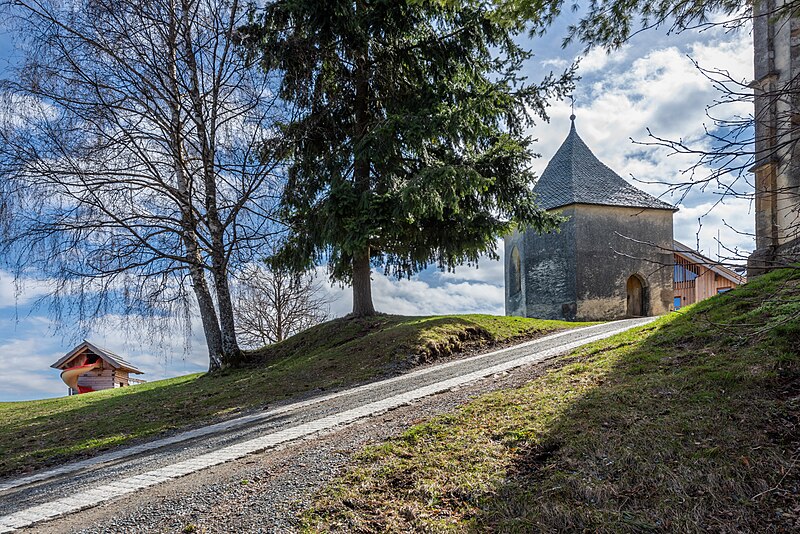 File:Magdalensberg Wolfgangkapelle N-Ansicht 29032023 3707.jpg