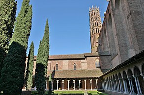 Cloister (14th c.) and bell tower (1298) of the Jacobins