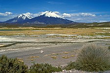 Parinacota, a l'esquerra del Pomerape