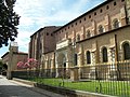 Façade sud avec l'ancien portail de l'abbaye et la porte Miégeville .