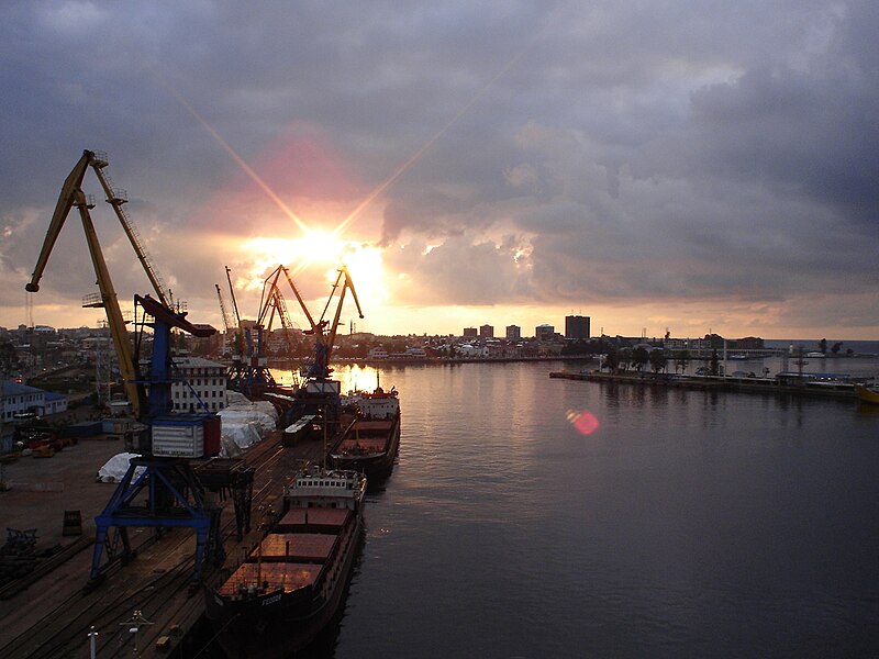 File:Batumi port Barry Kent.jpg