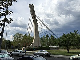 Pasarela atirantada sobre río Bernesga