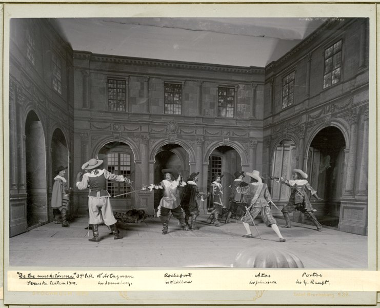 File:De tre musketörerna, Svenska teatern 1900. Föreställningsbild - SMV - H10 067.tif