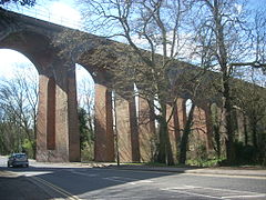 Het Dollis brook viaduct tussen Mill Hill East en Finchley Central.