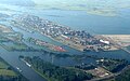 Luchtfoto van IJburg in 2014. Links is een gedeelte van het Diemerpark