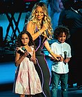 Carey on stage with her children Monroe and Moroccan (27 May 2019)