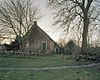 Grote kop-rompboerderij met onderkelderd voorhuis met vensters met roeden