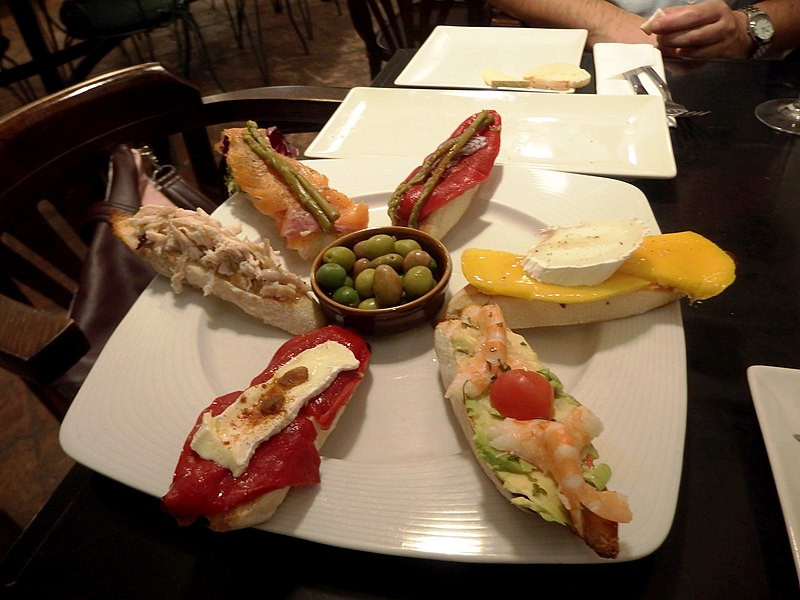 File:Granada, La Fontana, tapas.jpg