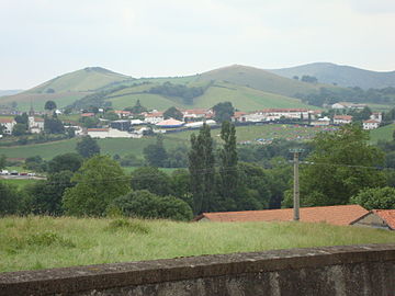 Vue sur Hélette à partir de la chapelle Saint-Vincent.