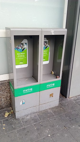 File:Metro newspaper boxes, Gouda Central Station (2019) 02.jpg