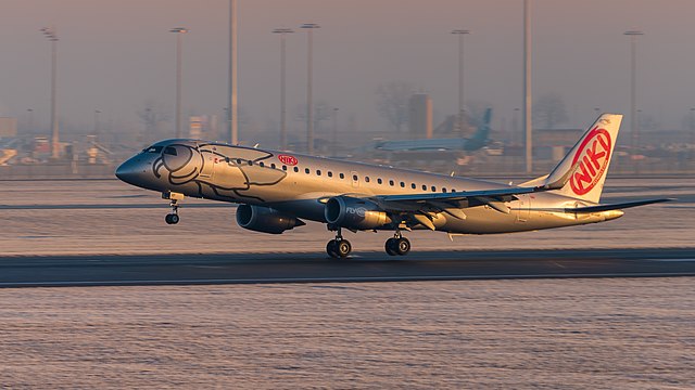 Niki Embraer 190LR (ERJ-190-100LR) (reg. OE-IXF, msn 19000420) at Munich Airport (IATA: MUC; ICAO: EDDM).