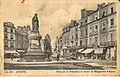 Tramway de la ligne 1 pour Génie devant la statue de Marguerite d'Anjou