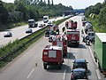 BAB 40: Polizei leitet den Verkehr zur Vorbeifahrt an der Unfallstelle auf den Seitenstreifen