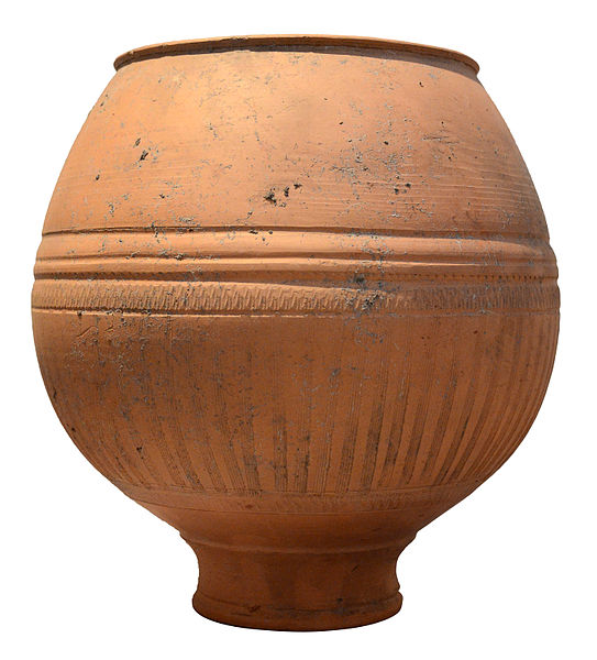 File:Clay vase 5882.jpg