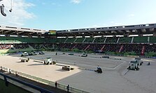 Vue intérieure d'un stade, recouvert de sable