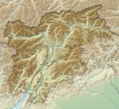 Mapa konturowa Trydentu-Górnej Adygi, blisko centrum na prawo znajduje się punkt z opisem „Val di Fassa”