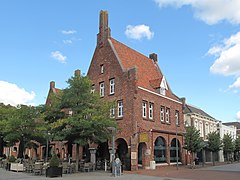 Waalwijk, pub in monumental house