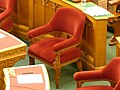 Ministerstol i Ungarns parlament betrukket med fløjl