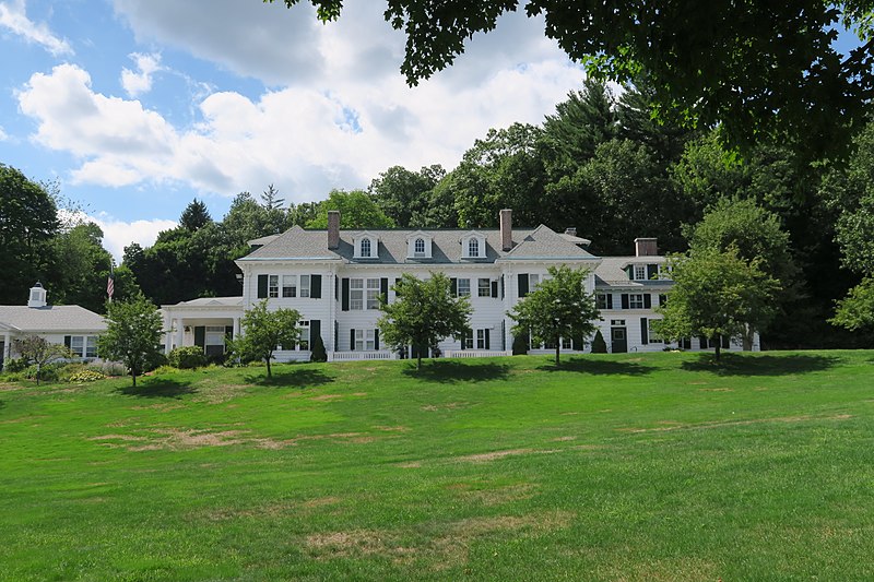 File:Applewild School, Fitchburg MA.jpg