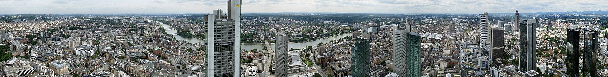 Panoramaansicht vom Main Tower (2005). Die Blickrichtungen sind Osten (links), Süden (Bildmitte) und Westen (rechts)