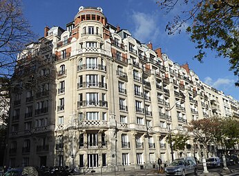 Beaux Arts influences – Avenue de Versailles no. 70–72, Paris, "Modern" decor in an established typology, designed by Paul Delaplace and sculpted by Jean Boucher (1928)