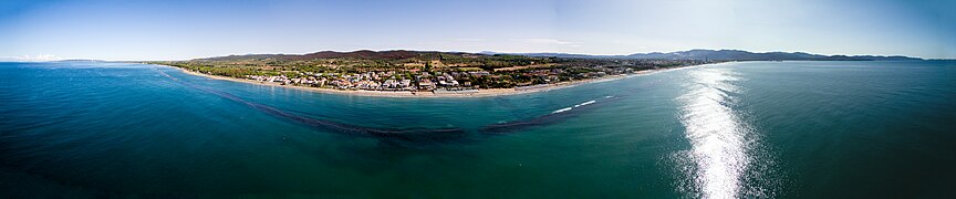 Follonica Pano (36867363041).jpg