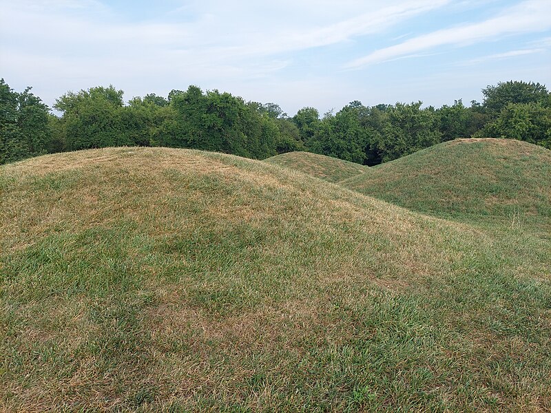 File:Hills near the Museum of the Shenandoah Valley.jpg