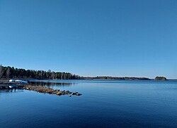 Lestijärveä kalasatamasta päin kuvattuna