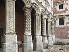 Columnata del "ala Luis XII" del château de Blois.