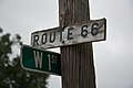 Die angebliche Kreuzung von der Route 66 mit der 1st Street West gibt es in Pontiac nicht, der Straßenverlauf ist wohl einer Begradigung zum Opfer gefallen.