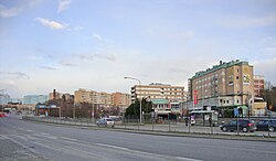 Vänster: Frösundaleden vid trafikplats Haga norra, vy mot väst. Höger: Frösundaleden i höjd med Råsunda stadion, vy mot sydost.