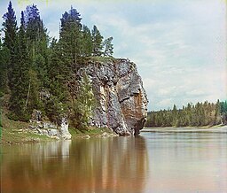 Vy över floden, Maksimovskijklippan. Foto från 1912 av färgbildspionjären Sergej Prokudin-Gorskij.