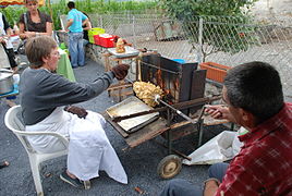 Démonstration de la cuisson du gâteau à la broche